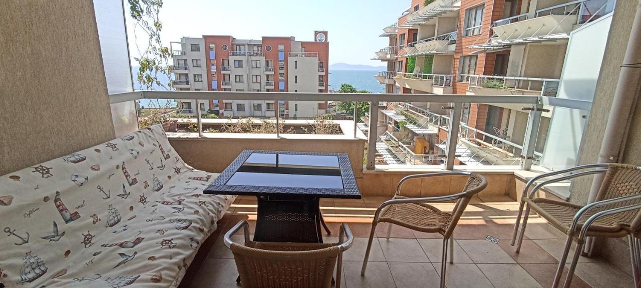 Cozy Apartment With Sea View And Free Parking Поморіє Екстер'єр фото